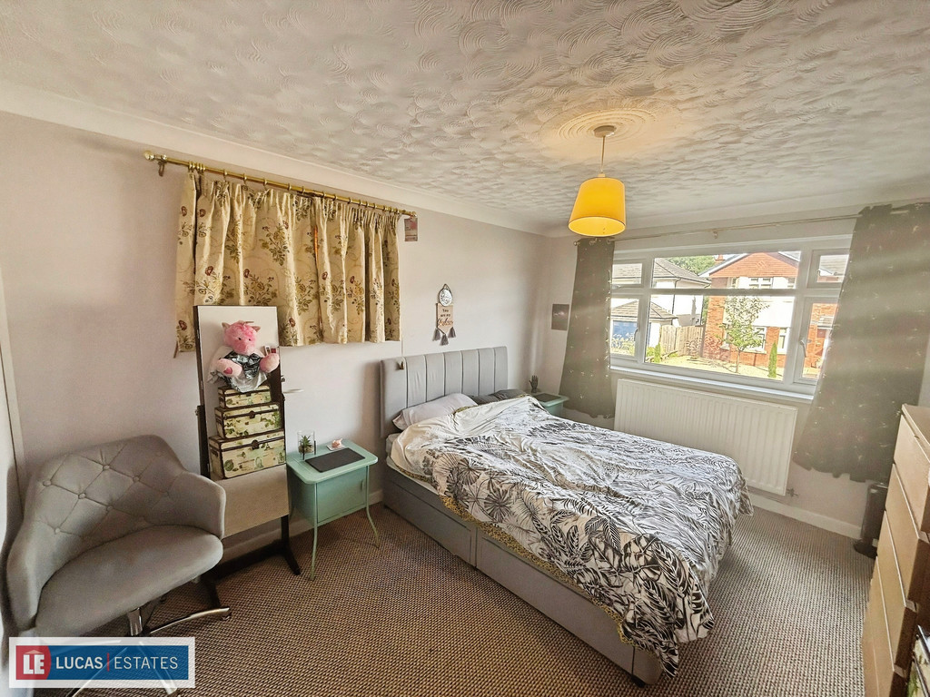 2 bed detached bungalow for sale in Troedyrhiw, Ystrad Mynach, Hengoed  - Property Image 14