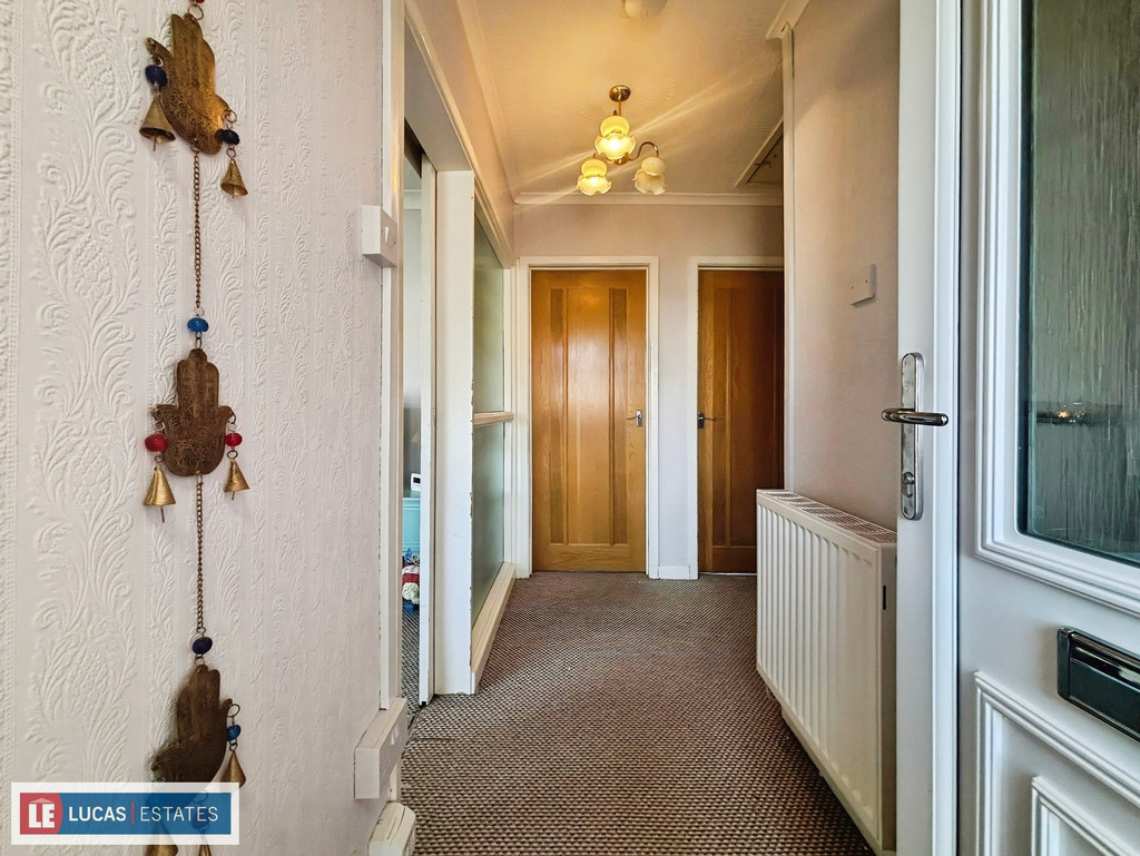 2 bed detached bungalow for sale in Troedyrhiw, Ystrad Mynach, Hengoed  - Property Image 4