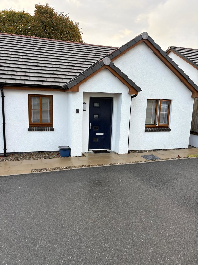 2 bed semi-detached bungalow for sale in Potters Grove, Templeton - Property Image 1