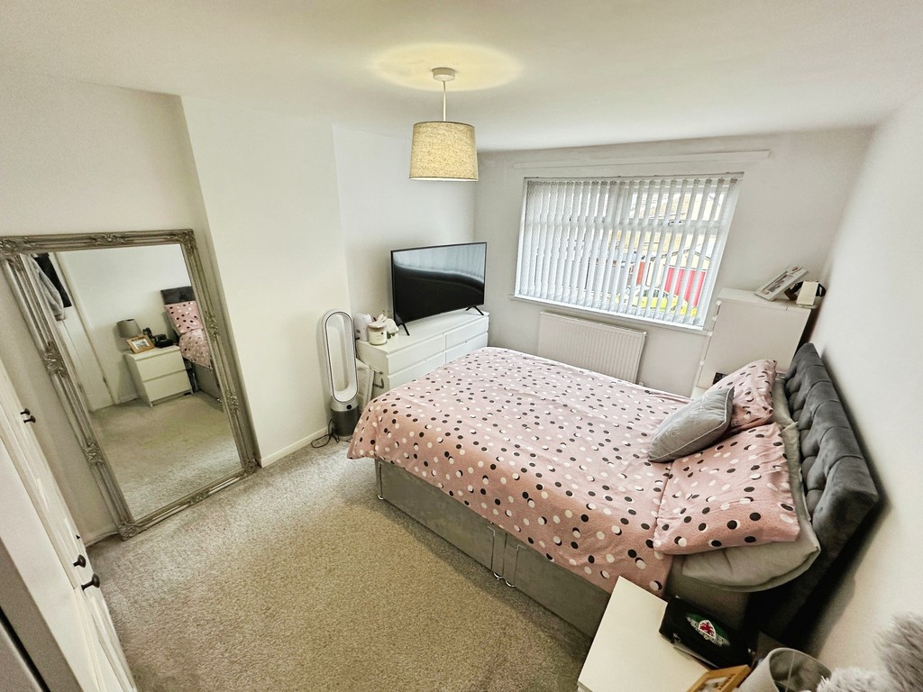 3 bed semi-detached house for sale in Telford Close, Penpedairheol, Hengoed - Property Image 10