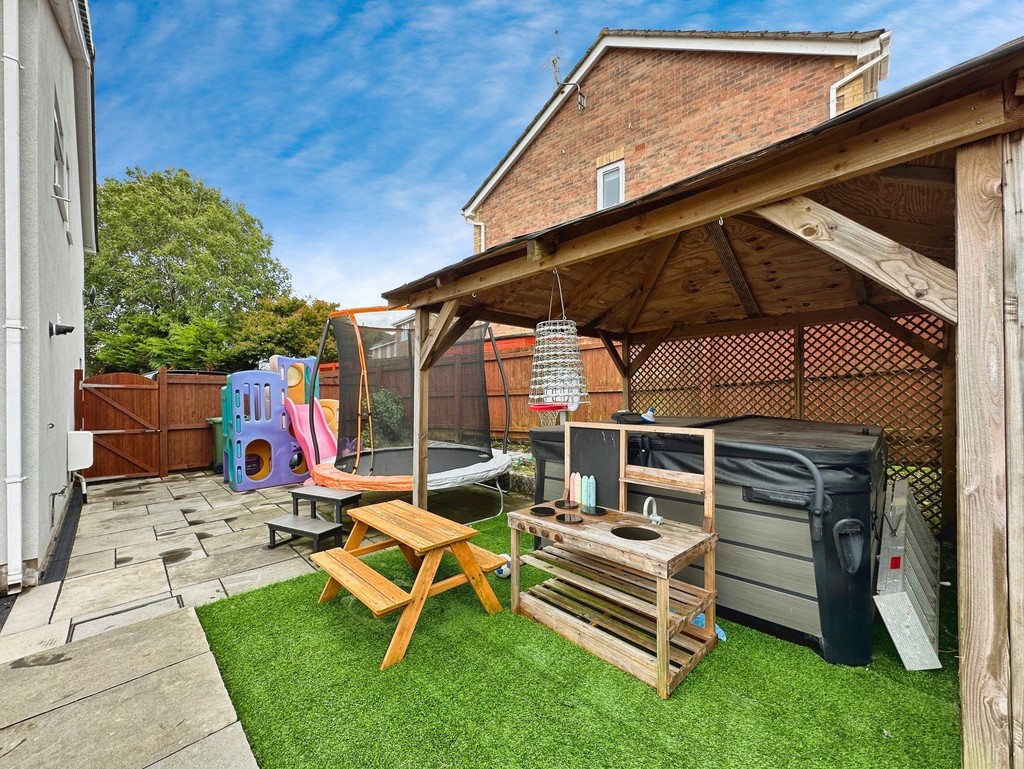 3 bed semi-detached house for sale in Telford Close, Penpedairheol, Hengoed - Property Image 14