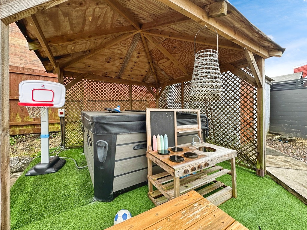 3 bed semi-detached house for sale in Telford Close, Penpedairheol, Hengoed - Property Image 15