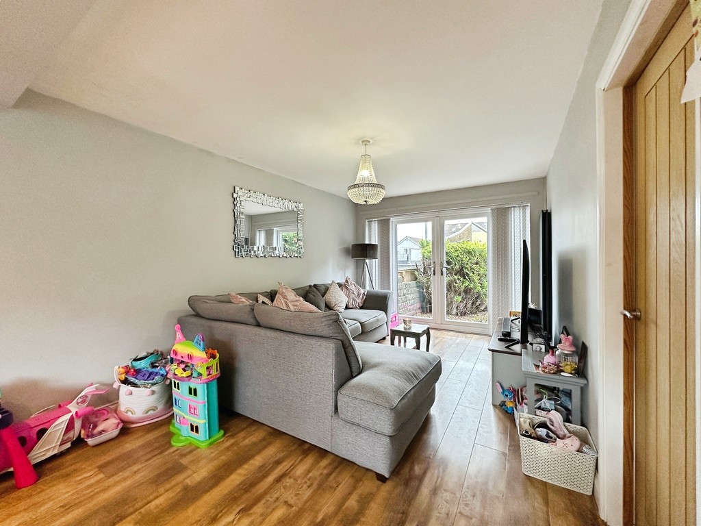3 bed semi-detached house for sale in Telford Close, Penpedairheol, Hengoed - Property Image 7