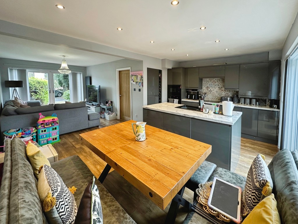 3 bed semi-detached house for sale in Telford Close, Penpedairheol, Hengoed - Property Image 2