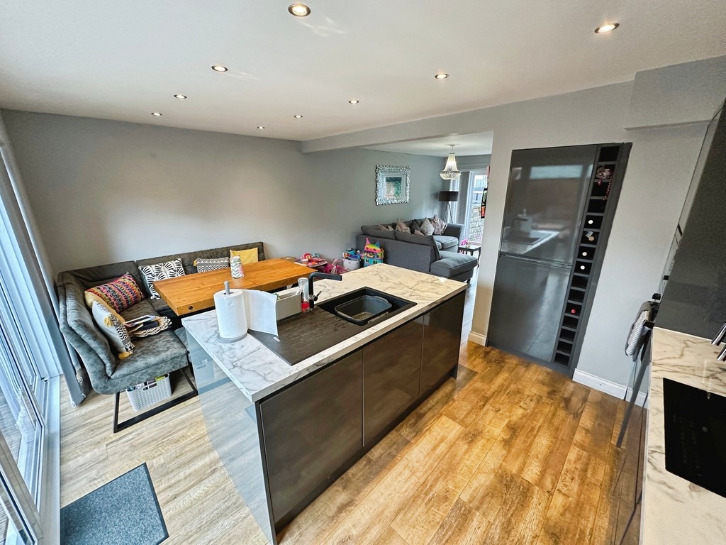 3 bed semi-detached house for sale in Telford Close, Penpedairheol, Hengoed - Property Image 5