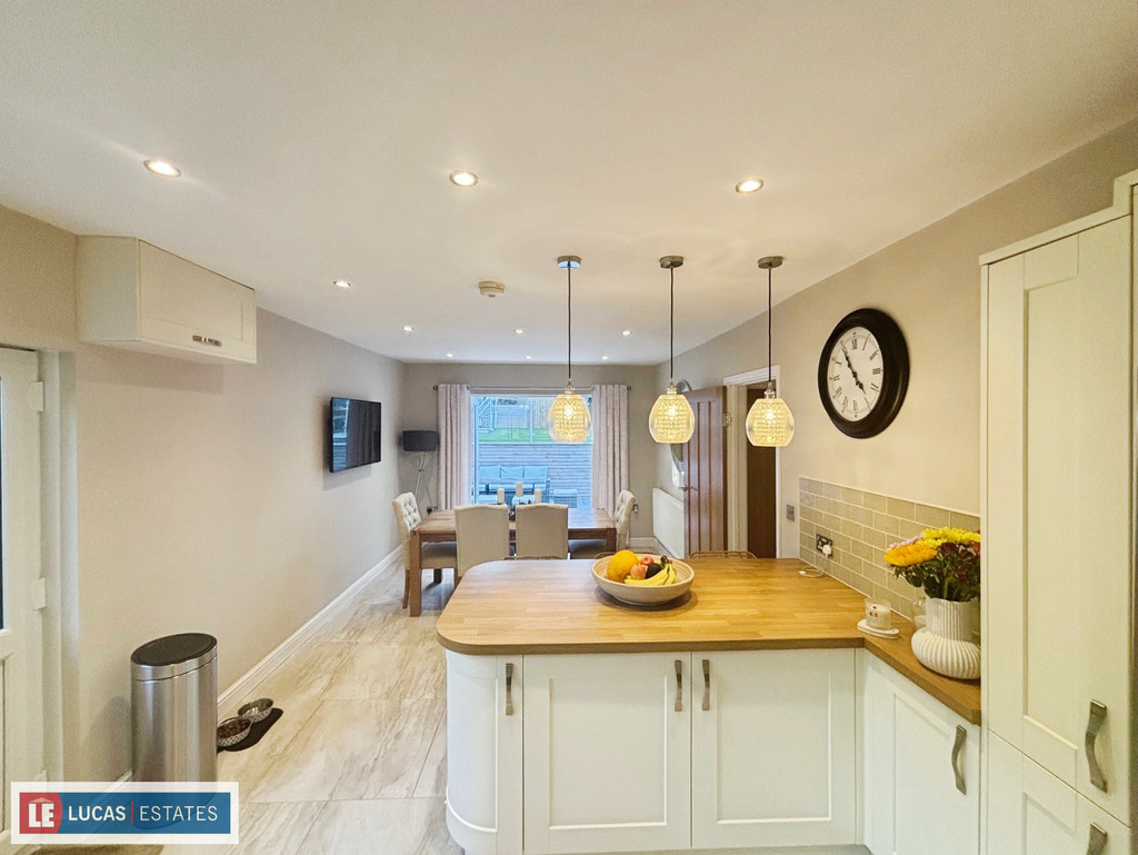 3 bed detached bungalow for sale in Heol Fargoed, Bargoed  - Property Image 11