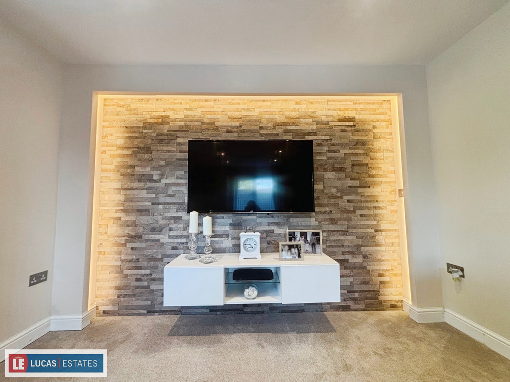 3 bed detached bungalow for sale in Heol Fargoed, Bargoed  - Property Image 7