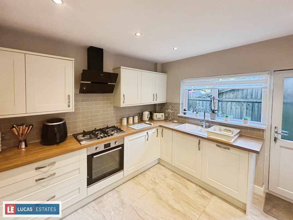 3 bed detached bungalow for sale in Heol Fargoed, Bargoed  - Property Image 10
