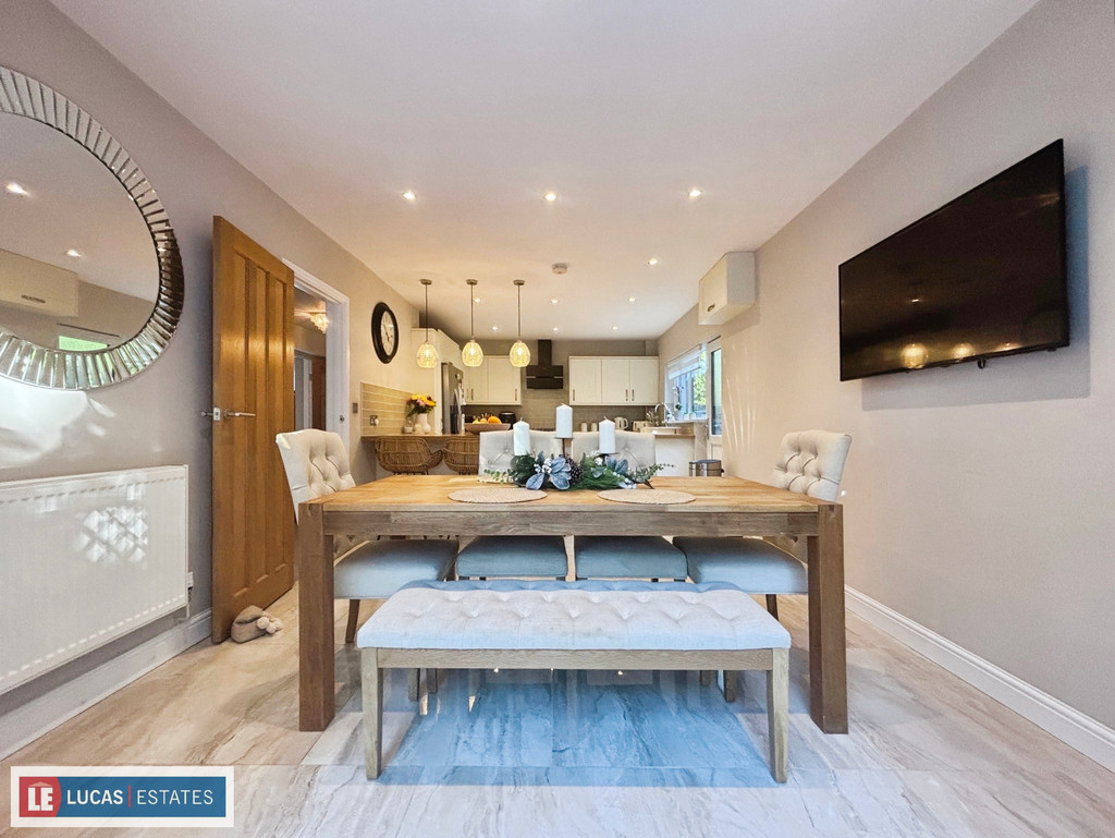 3 bed detached bungalow for sale in Heol Fargoed, Bargoed  - Property Image 4