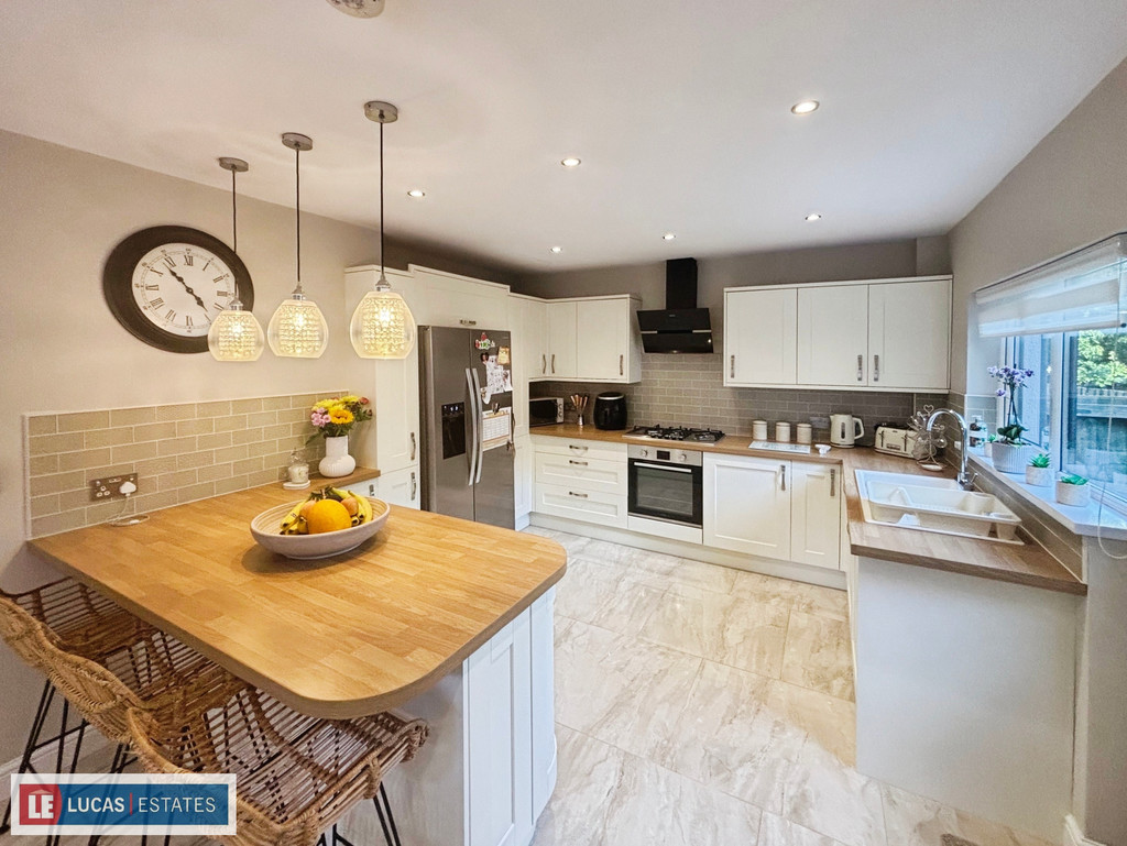 3 bed detached bungalow for sale in Heol Fargoed, Bargoed  - Property Image 13