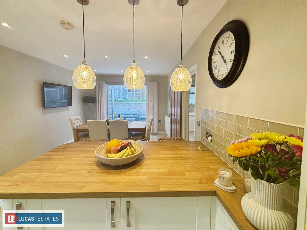 3 bed detached bungalow for sale in Heol Fargoed, Bargoed  - Property Image 12