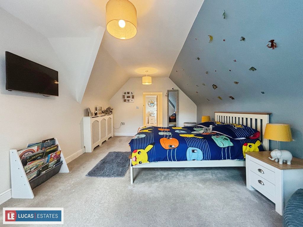 3 bed detached bungalow for sale in Heol Fargoed, Bargoed  - Property Image 22