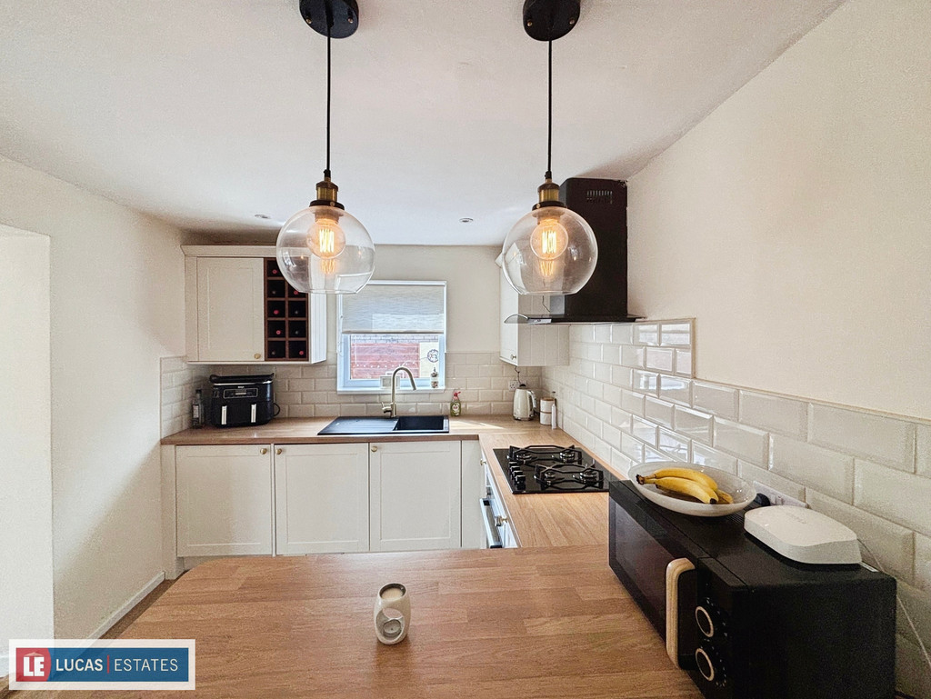 2 bed semi-detached bungalow for sale in Lon-y-celyn, Nelson, Treharris  - Property Image 8