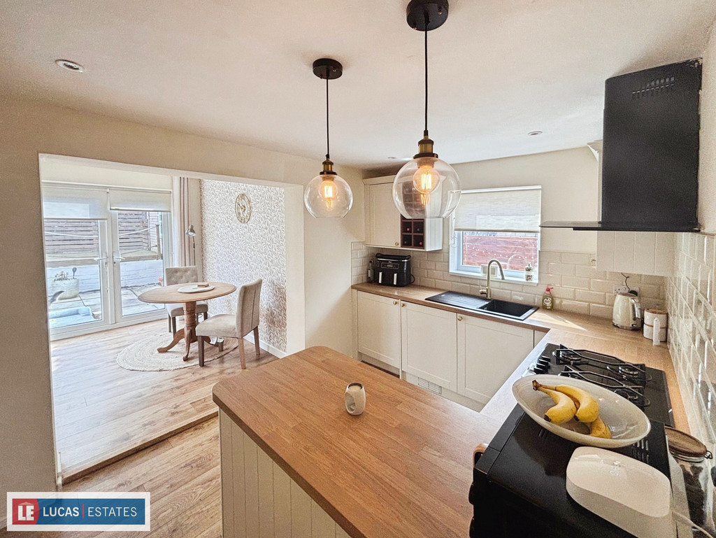 2 bed semi-detached bungalow for sale in Lon-y-celyn, Nelson, Treharris  - Property Image 10