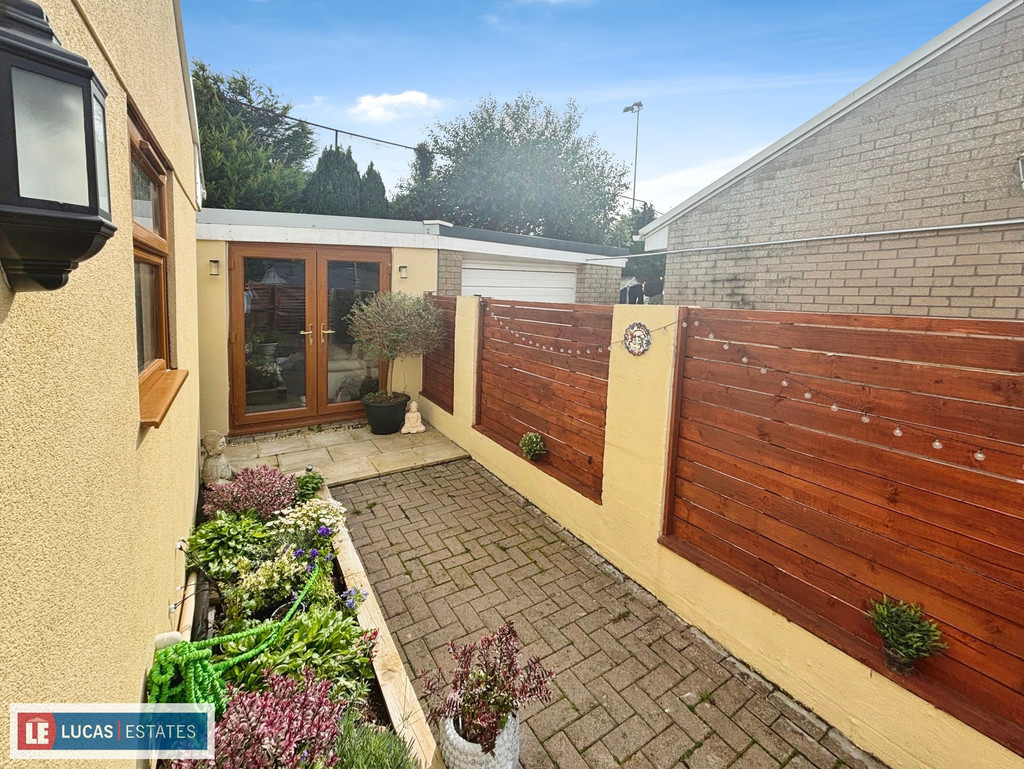2 bed semi-detached bungalow for sale in Lon-y-celyn, Nelson, Treharris  - Property Image 20
