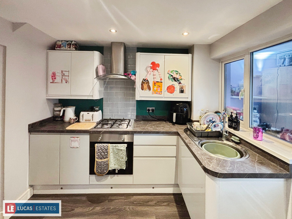 3 bed terraced house for sale in Ty Llwyd Walk, Aberbargoed  - Property Image 9