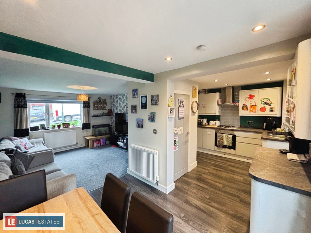 3 bed terraced house for sale in Ty Llwyd Walk, Aberbargoed  - Property Image 10
