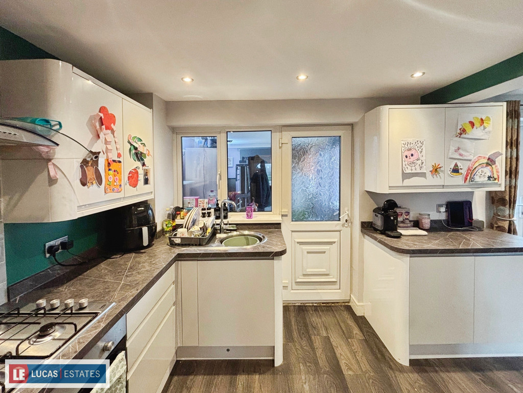 3 bed terraced house for sale in Ty Llwyd Walk, Aberbargoed  - Property Image 3