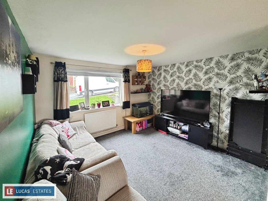 3 bed terraced house for sale in Ty Llwyd Walk, Aberbargoed  - Property Image 6