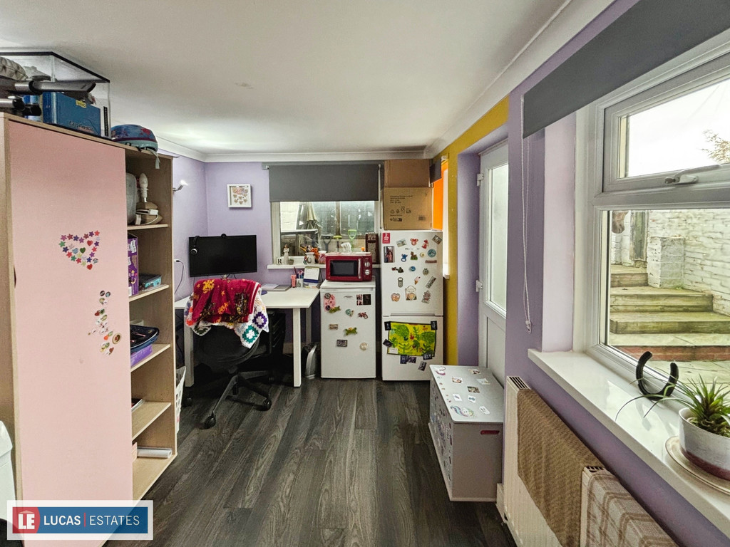 3 bed terraced house for sale in Ty Llwyd Walk, Aberbargoed  - Property Image 11