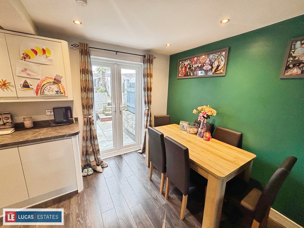 3 bed terraced house for sale in Ty Llwyd Walk, Aberbargoed  - Property Image 8