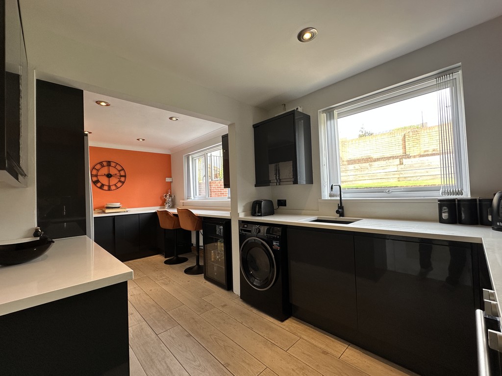 3 bed semi-detached house for sale in Edward Street, Fairview  - Property Image 3