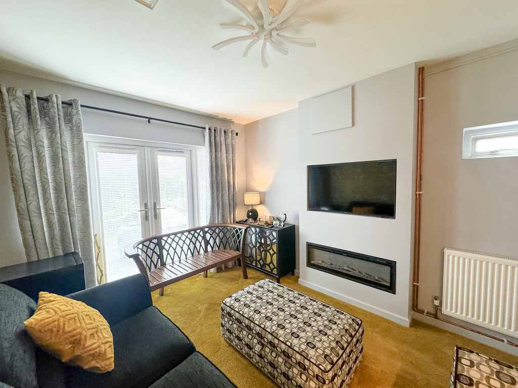 4 bed detached bungalow for sale in Woodfieldside, Blackwood  - Property Image 6