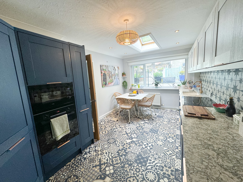 4 bed detached bungalow for sale in Woodfieldside, Blackwood  - Property Image 4