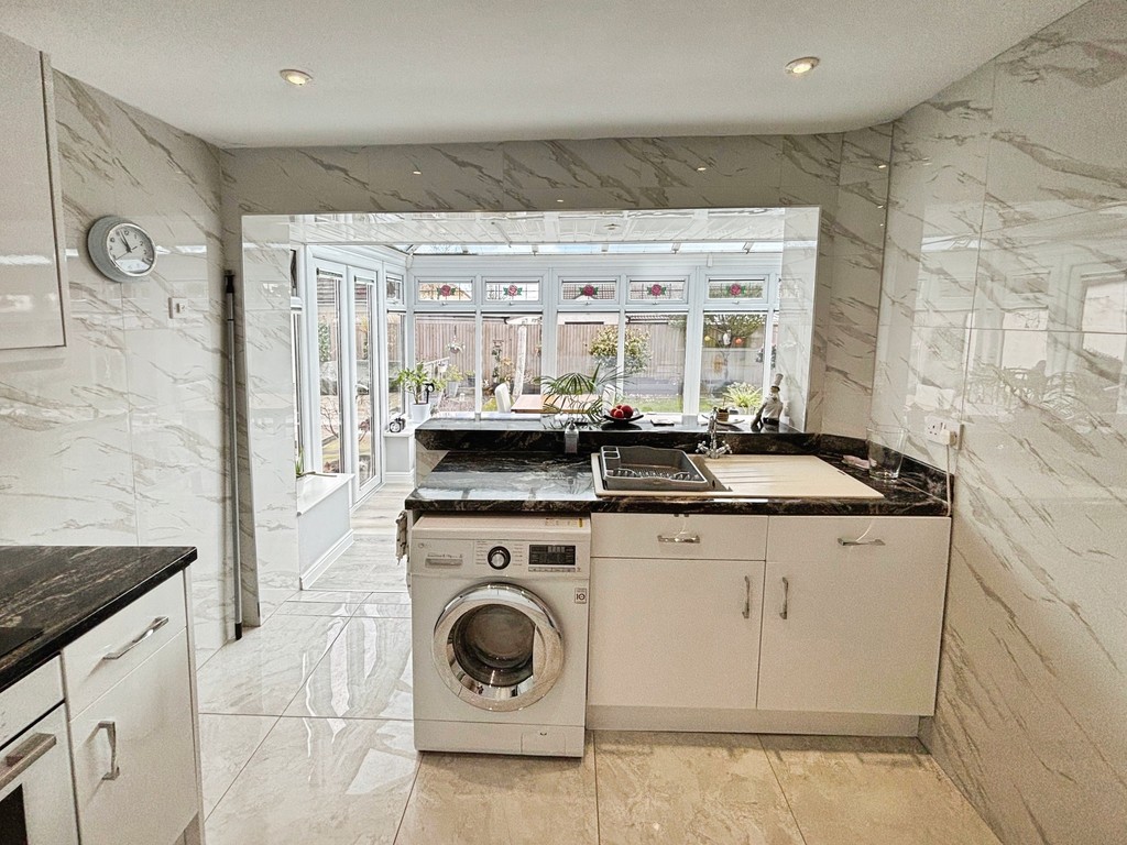 2 bed semi-detached bungalow for sale in Hadrians Close, Gelligaer, Hengoed  - Property Image 11