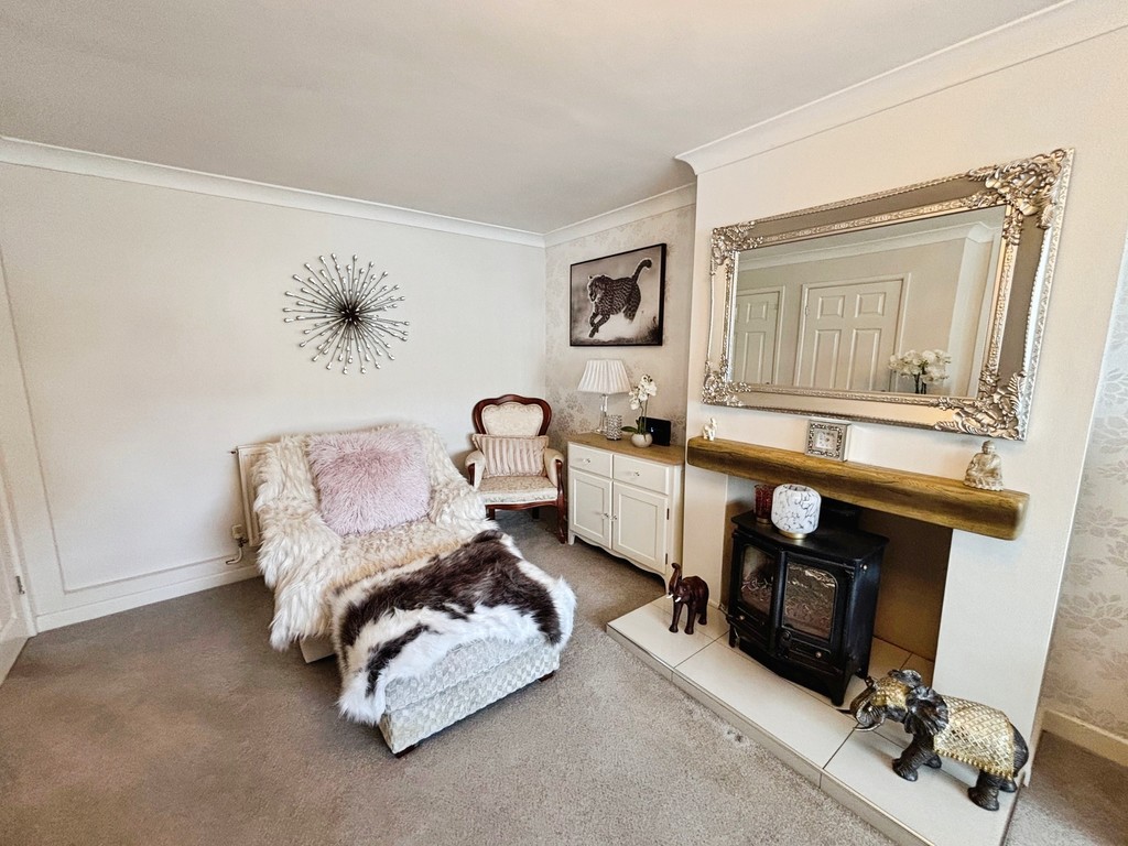 2 bed semi-detached bungalow for sale in Hadrians Close, Gelligaer, Hengoed  - Property Image 8