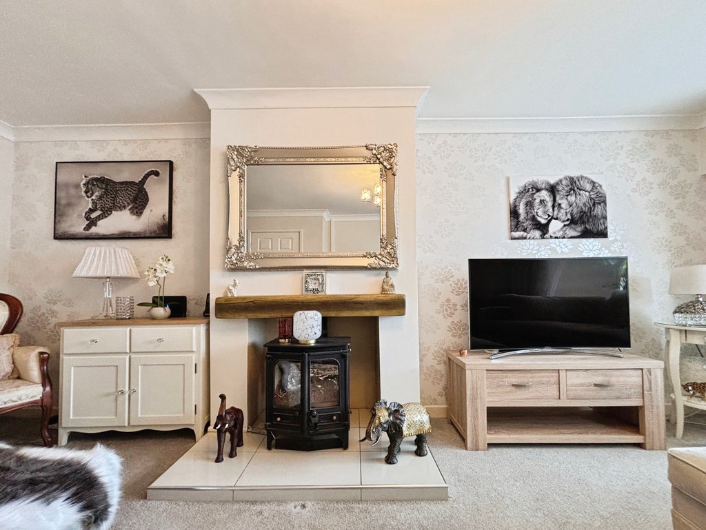 2 bed semi-detached bungalow for sale in Hadrians Close, Gelligaer, Hengoed  - Property Image 7