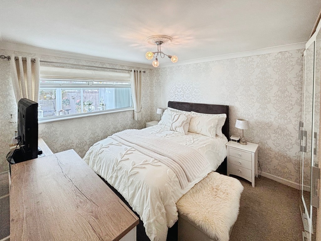 2 bed semi-detached bungalow for sale in Hadrians Close, Gelligaer, Hengoed  - Property Image 14