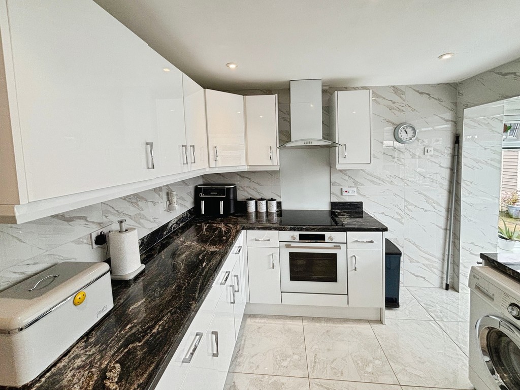 2 bed semi-detached bungalow for sale in Hadrians Close, Gelligaer, Hengoed  - Property Image 9