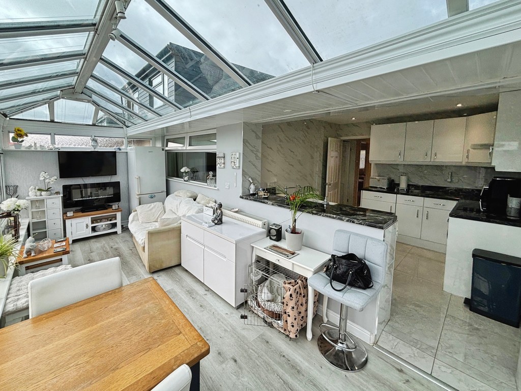 2 bed semi-detached bungalow for sale in Hadrians Close, Gelligaer, Hengoed  - Property Image 4