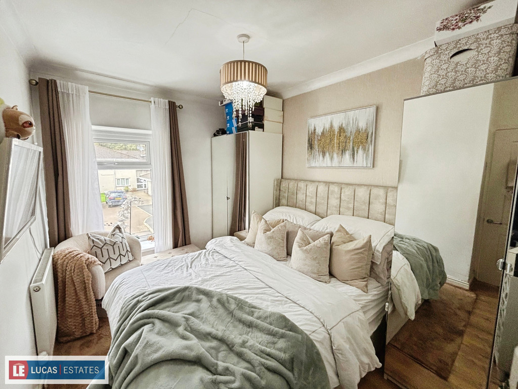3 bed terraced house for sale in Gelligroes Road, Pontllanfraith, Blackwood  - Property Image 16