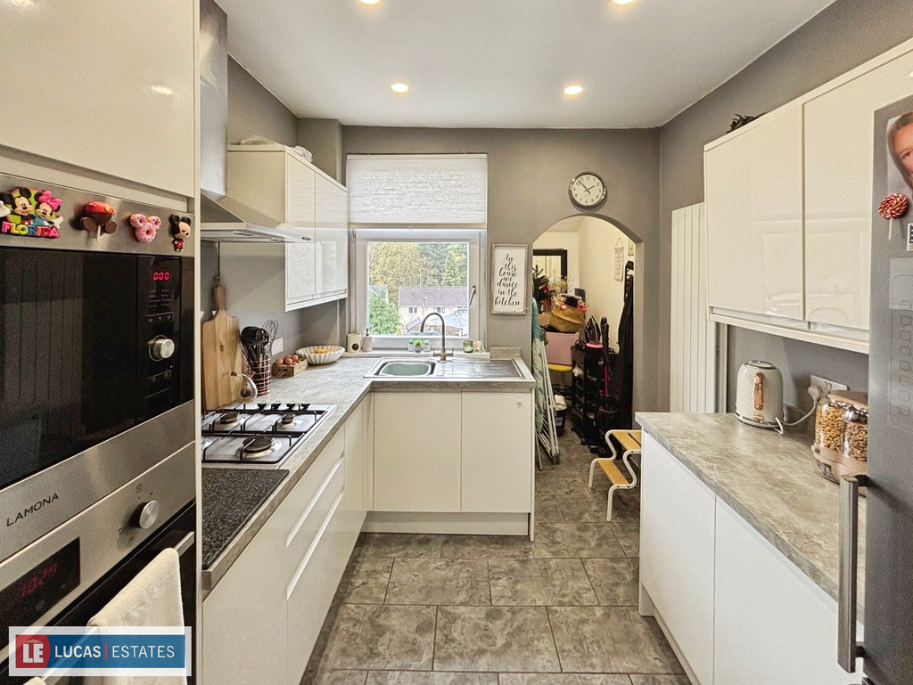 3 bed terraced house for sale in Gelligroes Road, Pontllanfraith, Blackwood  - Property Image 4