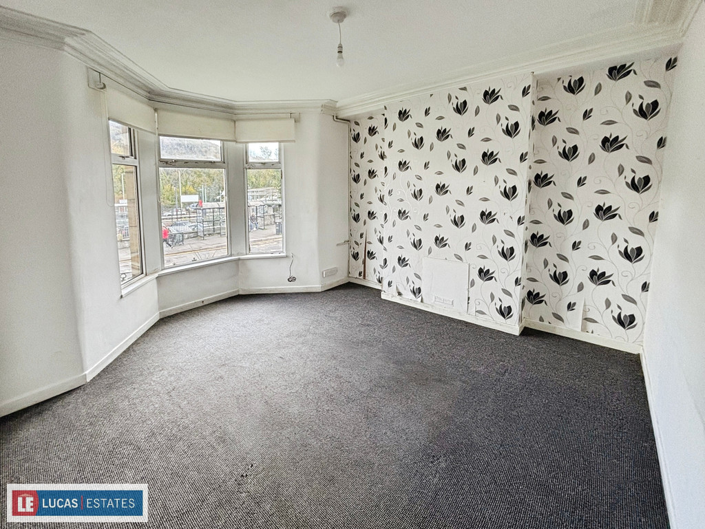 3 bed terraced house for sale in High Street, Newbridge, Newport  - Property Image 2