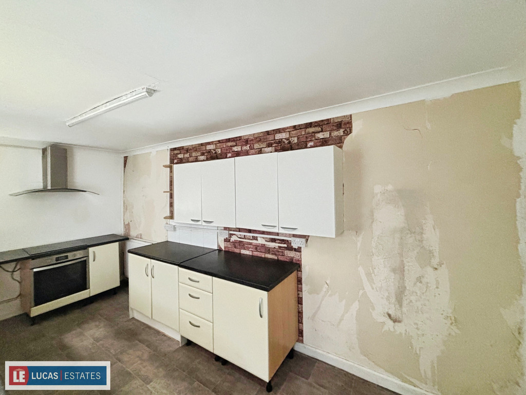 3 bed terraced house for sale in High Street, Newbridge, Newport  - Property Image 9