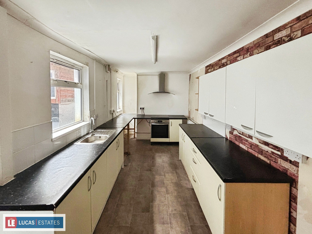 3 bed terraced house for sale in High Street, Newbridge, Newport  - Property Image 4