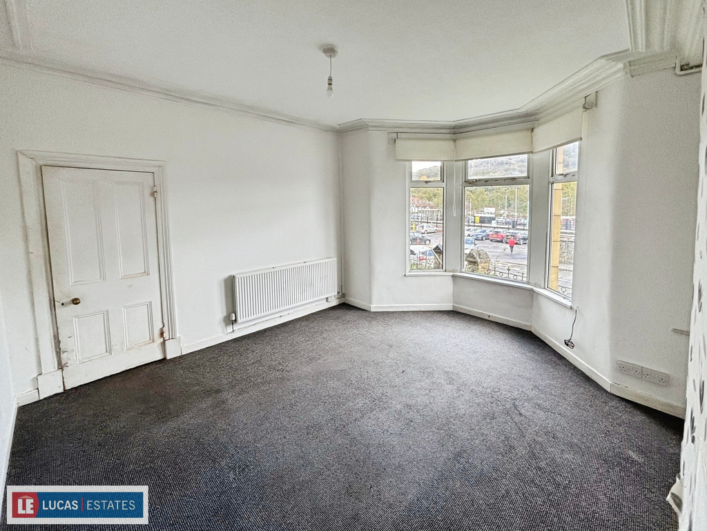 3 bed terraced house for sale in High Street, Newbridge, Newport  - Property Image 6