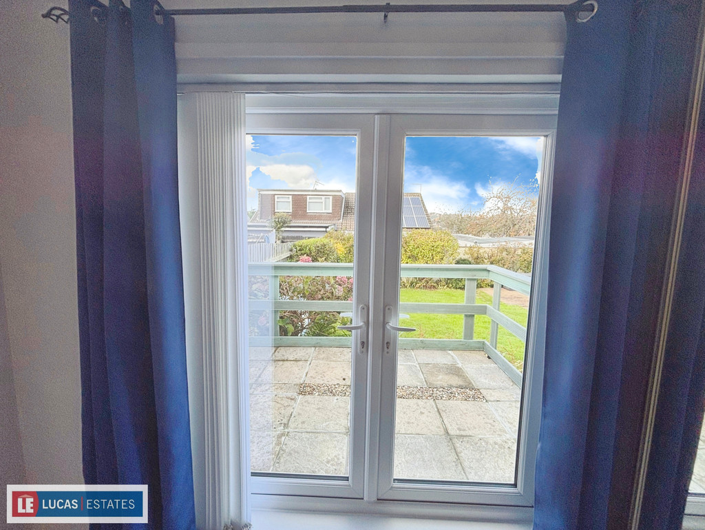 2 bed semi-detached bungalow for sale in St. Annes Gardens, Maesycwmmer  - Property Image 15