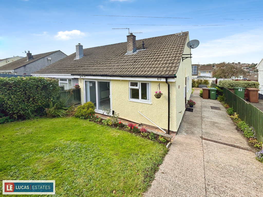 2 bed semi-detached bungalow for sale in St. Annes Gardens, Maesycwmmer - Property Image 1