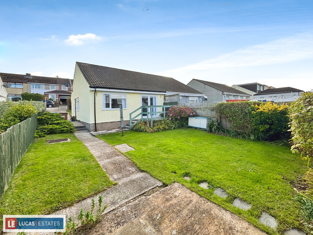 2 bed semi-detached bungalow for sale in St. Annes Gardens, Maesycwmmer  - Property Image 21