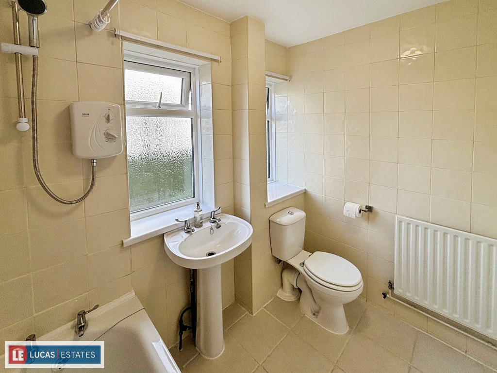 2 bed semi-detached bungalow for sale in St. Annes Gardens, Maesycwmmer  - Property Image 11