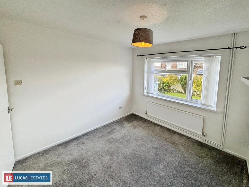 2 bed semi-detached bungalow for sale in St. Annes Gardens, Maesycwmmer  - Property Image 17