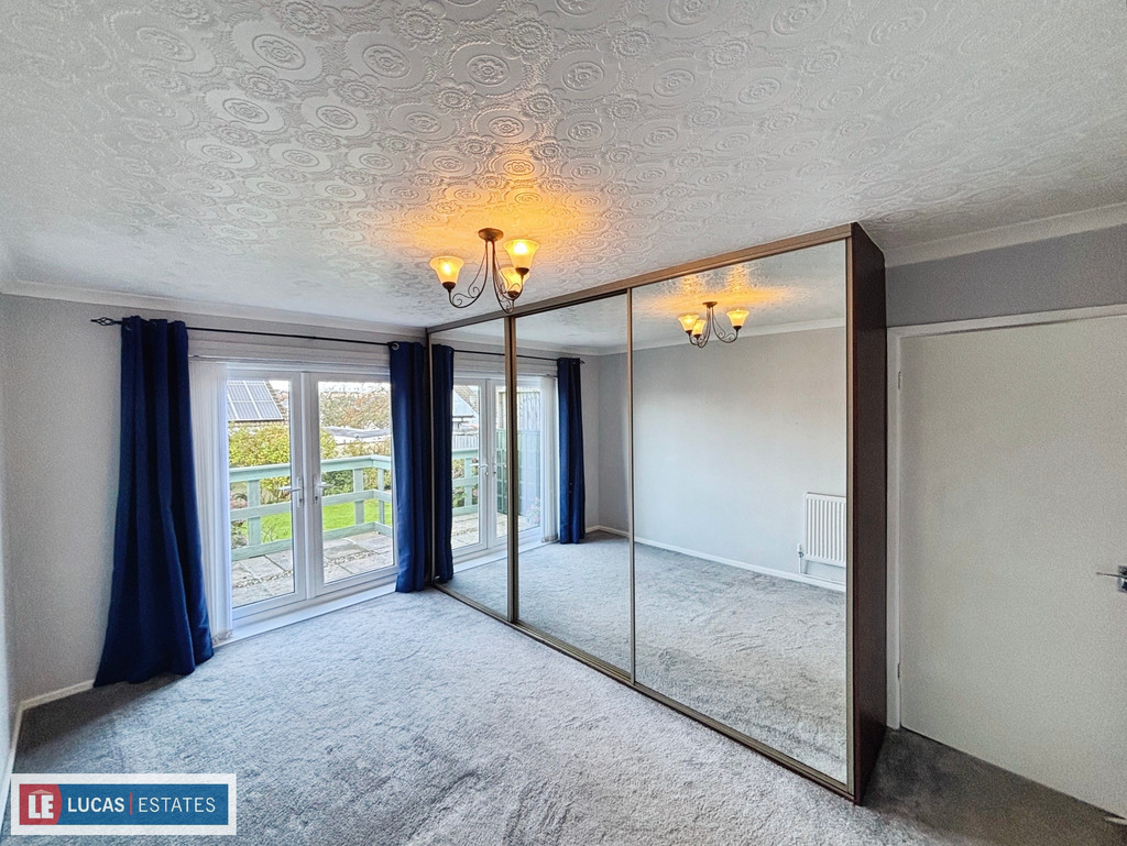 2 bed semi-detached bungalow for sale in St. Annes Gardens, Maesycwmmer  - Property Image 13