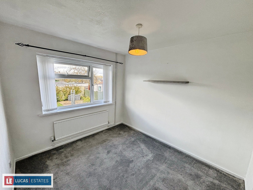 2 bed semi-detached bungalow for sale in St. Annes Gardens, Maesycwmmer  - Property Image 16