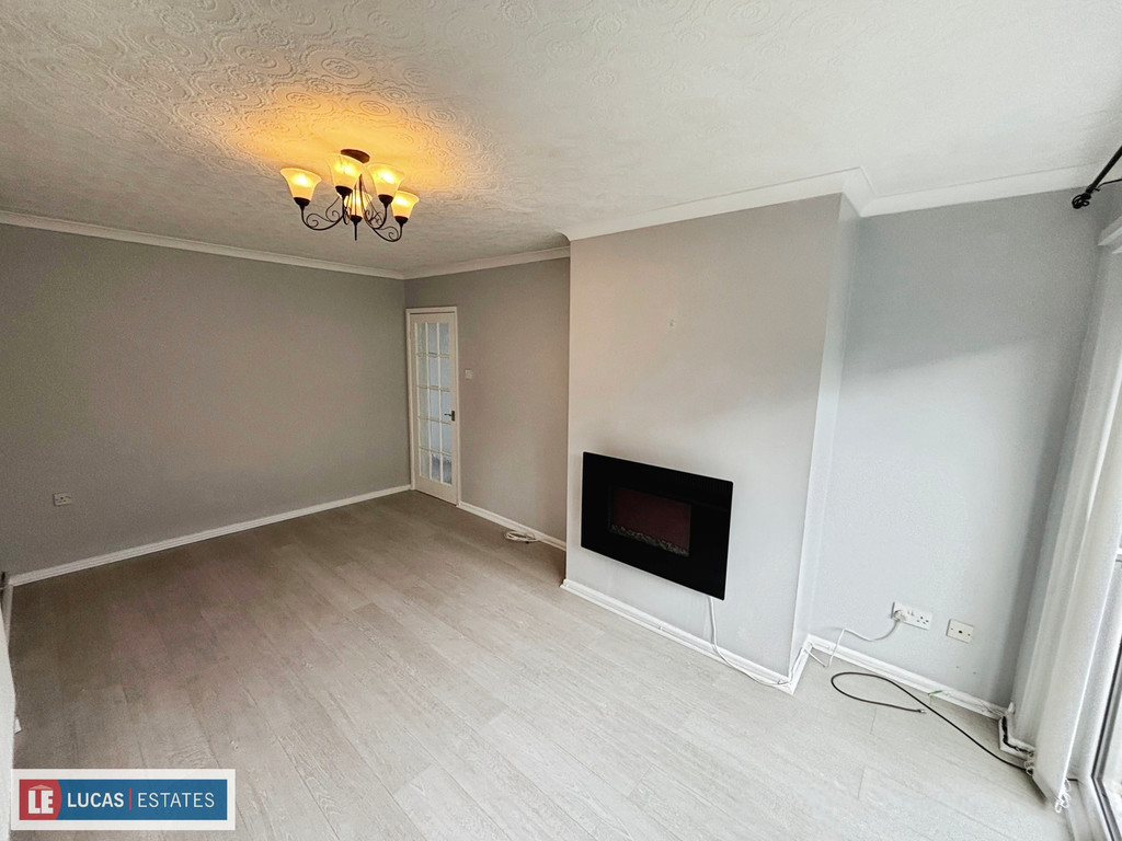2 bed semi-detached bungalow for sale in St. Annes Gardens, Maesycwmmer  - Property Image 7