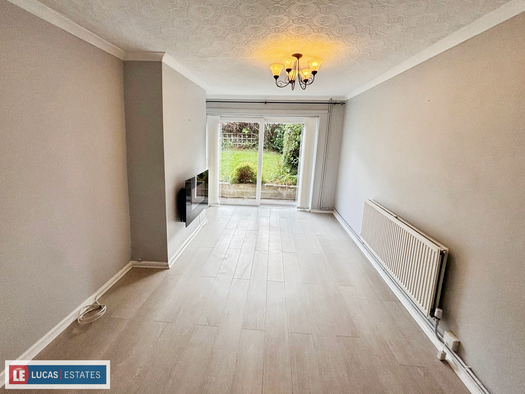 2 bed semi-detached bungalow for sale in St. Annes Gardens, Maesycwmmer  - Property Image 8