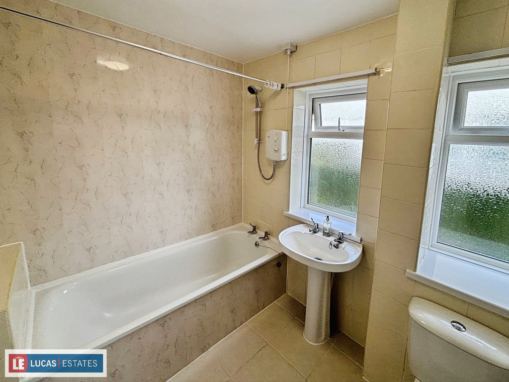 2 bed semi-detached bungalow for sale in St. Annes Gardens, Maesycwmmer  - Property Image 12